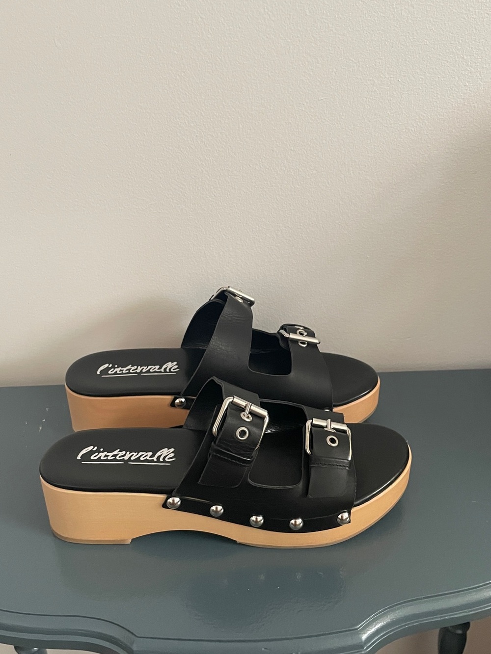 L'INTERVALLE Black Leather Double-Buckle Platform Mules